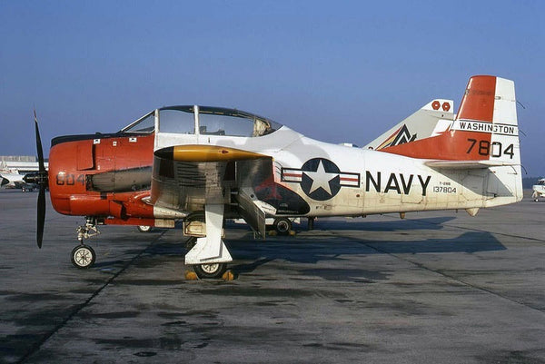 137804 North American T-28B, USN(Washington), Jacksonville 1972