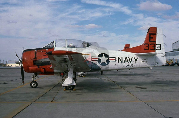138105(E333) North American T-28B, USN(TW5), 1978