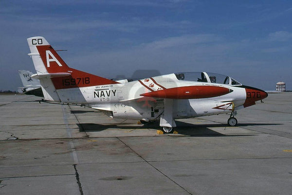 159718(A976) North American T-2C, USN(VT-9), 1985,  paw prints
