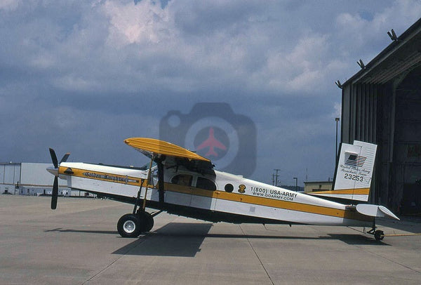 23253 Pilatus UV-20A, US Army(Golden Knights), 2001
