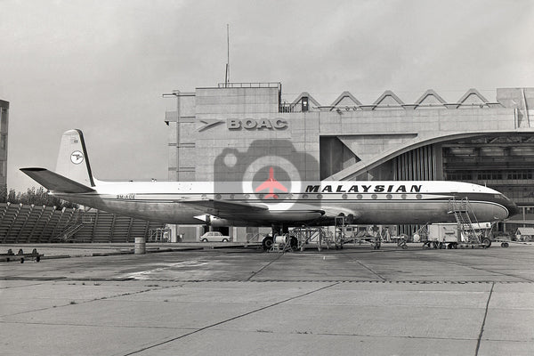 9M-AOE De Havilland DH106 Comet  4, Malaysian Airways, Heathrow