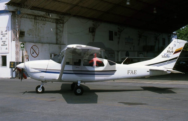 FAE1040 Cessna T206H, Ecuadorian AF, Guayaquil 2014
