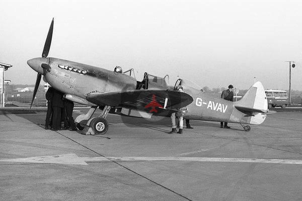 G-AVAV Supermarine Spitfire IX, Luton 1967