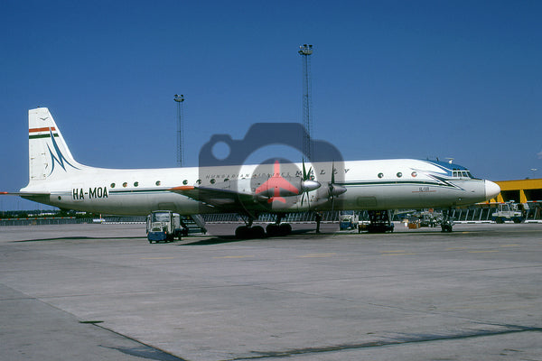 HA-MOA Ilyushin Il-18, Malev, Arlanda, 1975