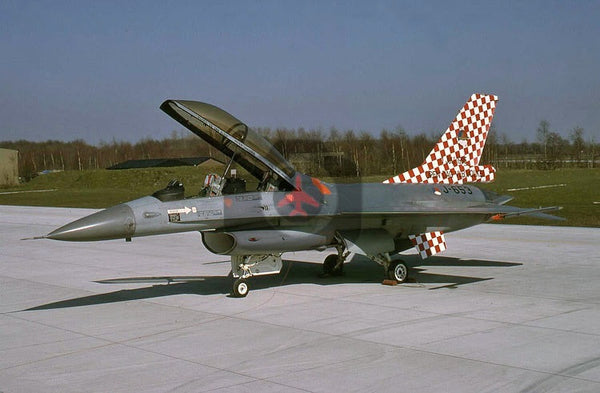 J-653 General Dynamics F-16B, Dutch AF, 1995, special colours