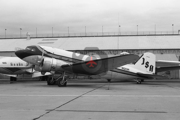 N1213M Douglas DC-3, Jefferson State Airlines, Oakland 1973