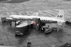 OY-KMU Douglas DC-6B, SAS, Heathrow