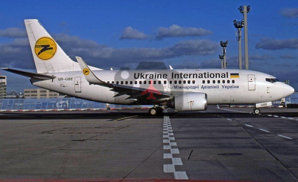 UR-GBE Boeing 737-548, Ukraine International