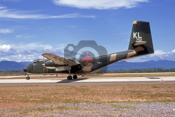 63-9752(KL) De Havilland C-7B, USAF(483 TAW) Phu Cat 1970