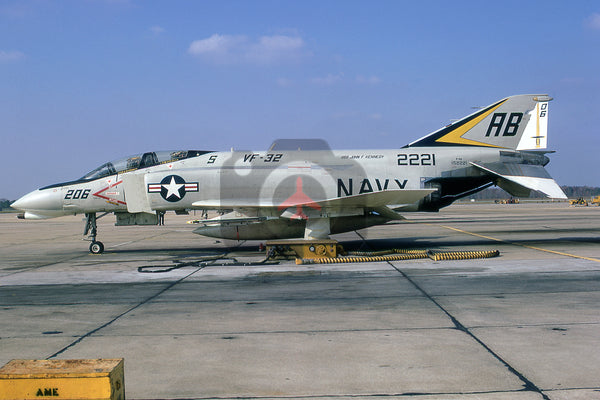 152221(AB206) McDonnell Douglas F-4B, USN(VF-32), Oceana 1972